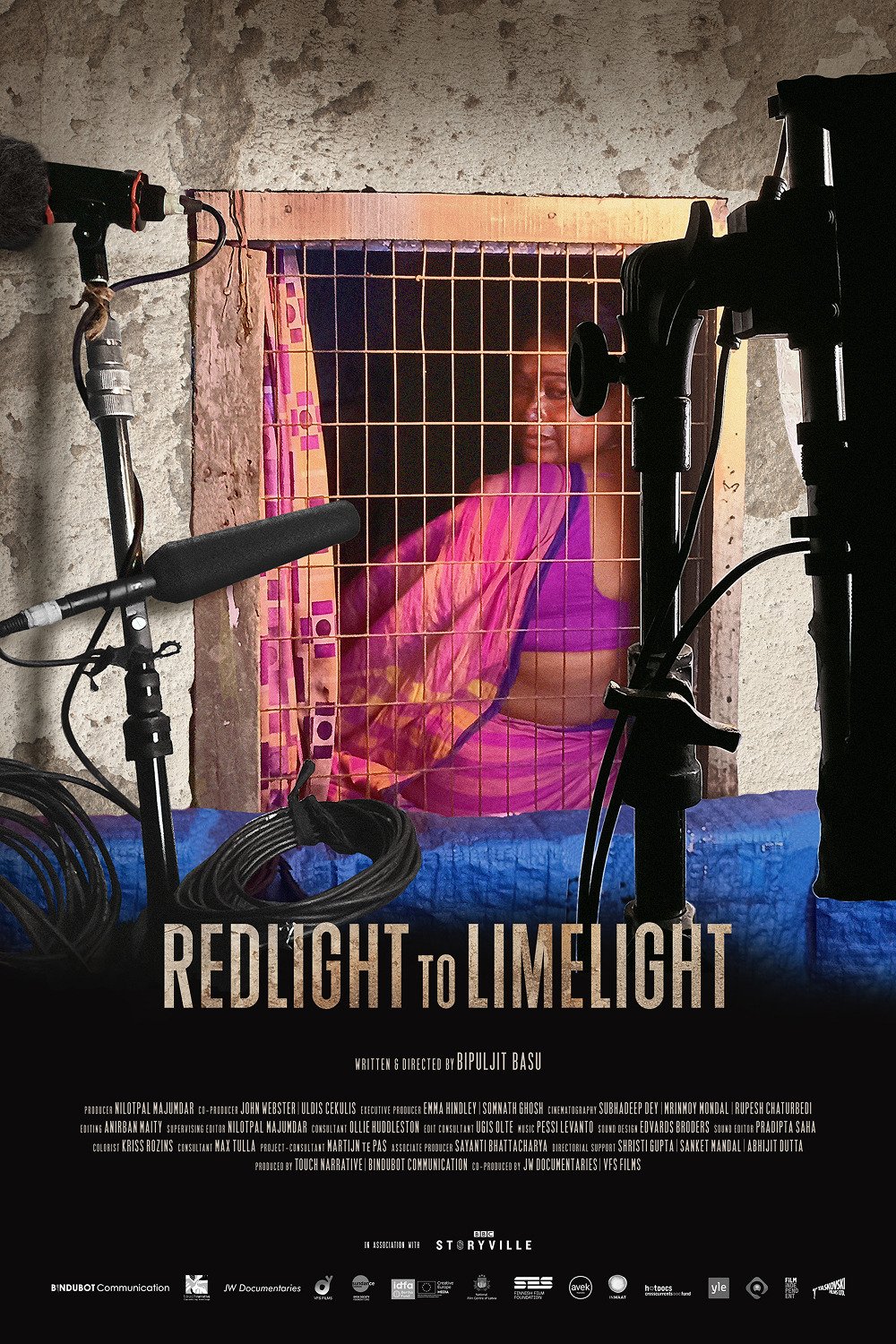 DE LA LUMINA ROȘIE LA LUMINA REFLECTOARELOR / REDLIGHT TO LIMELIGHT, India, Finlanda, Letonia, 2025